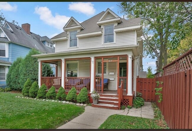 Building Photo - 3016 DuPont Ave S