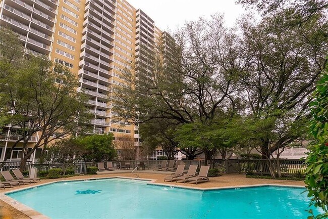 Foto del edificio - 3883 Turtle Creek Blvd