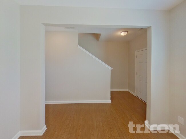 Foto del edificio - 215 Waters Edge Pkwy