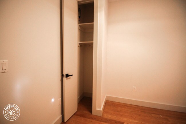 Building Photo - 273 Halsey St