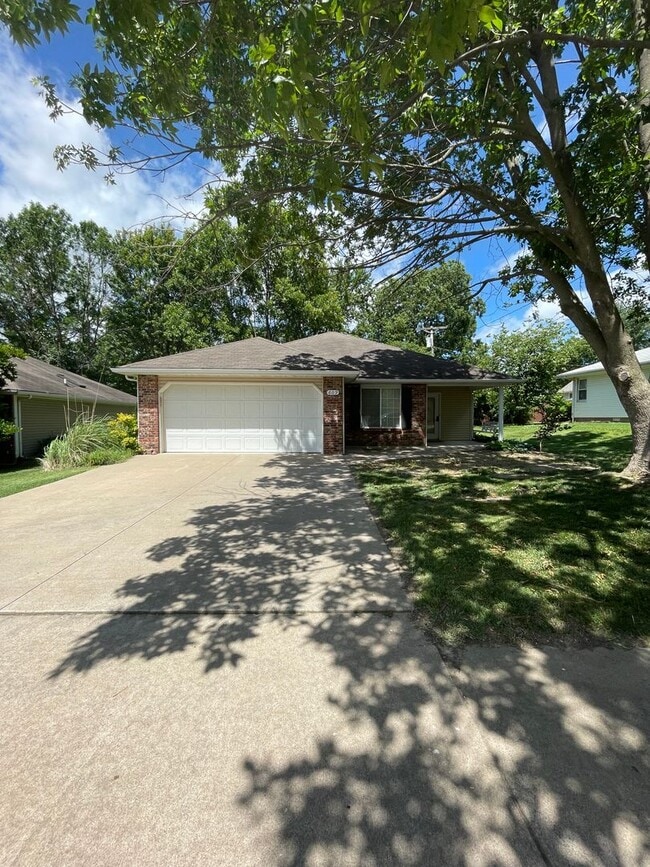 Building Photo - 609 Heidman