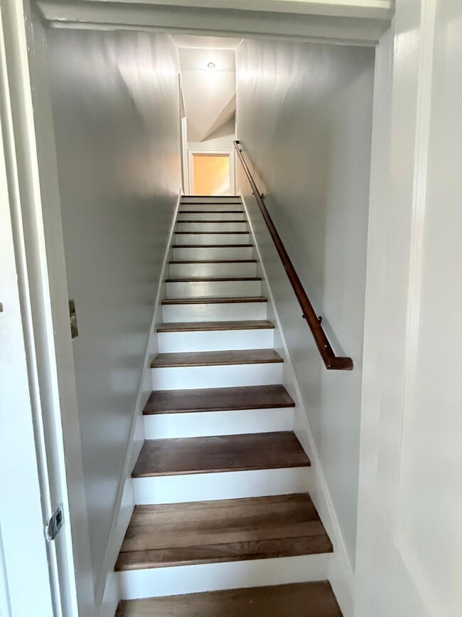 Building Photo - 18 Moore Dr