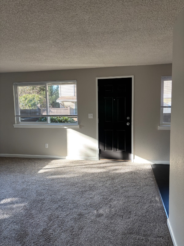 Building Photo - 1620 Kent Des Moines Rd