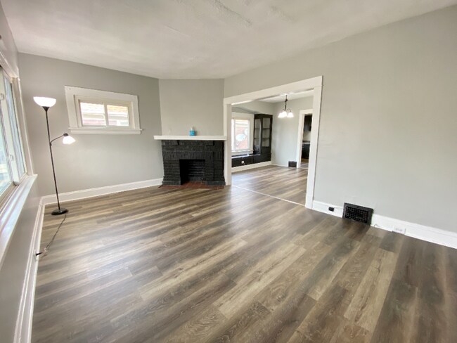 Building Photo - 1039 E 169th St