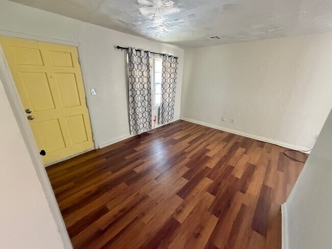Foto del edificio - 3349 NE 12th St