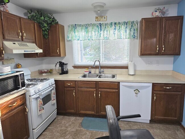 Foto del edificio - 951 Glouchester Cir