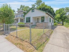 Building Photo - 2121 Kemble Ave