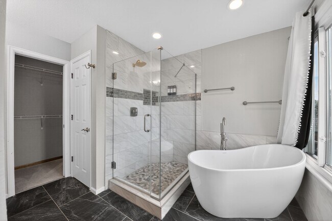 Building Photo - 5559 Wickerdale Ln