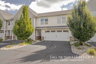 Building Photo - 4741 Lakeside Dr