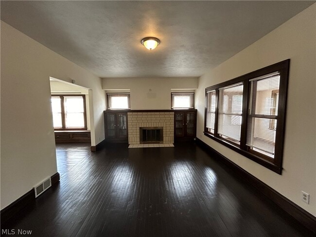 Building Photo - 9405 Bancroft Ave