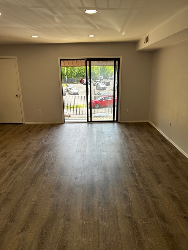 Photo - 9841 Northeast Ave (Philadelphia, PA)