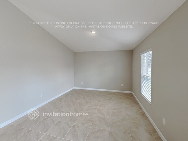 Foto del edificio - 802 SW Tulip Blvd