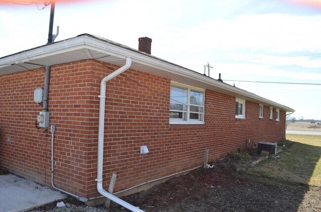 Building Photo - 6550 E 110 S