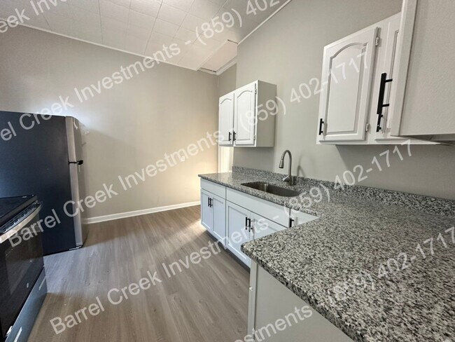 Foto del edificio - 3-Bed 1-Bath House + Bonus Room