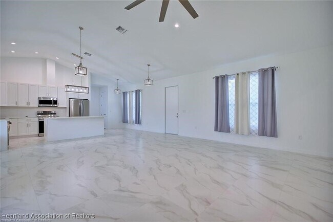 Building Photo - 4983 San Lorenzo Dr
