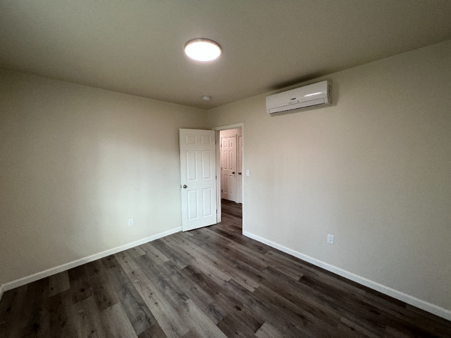 Building Photo - 940 N Van Ness Ave