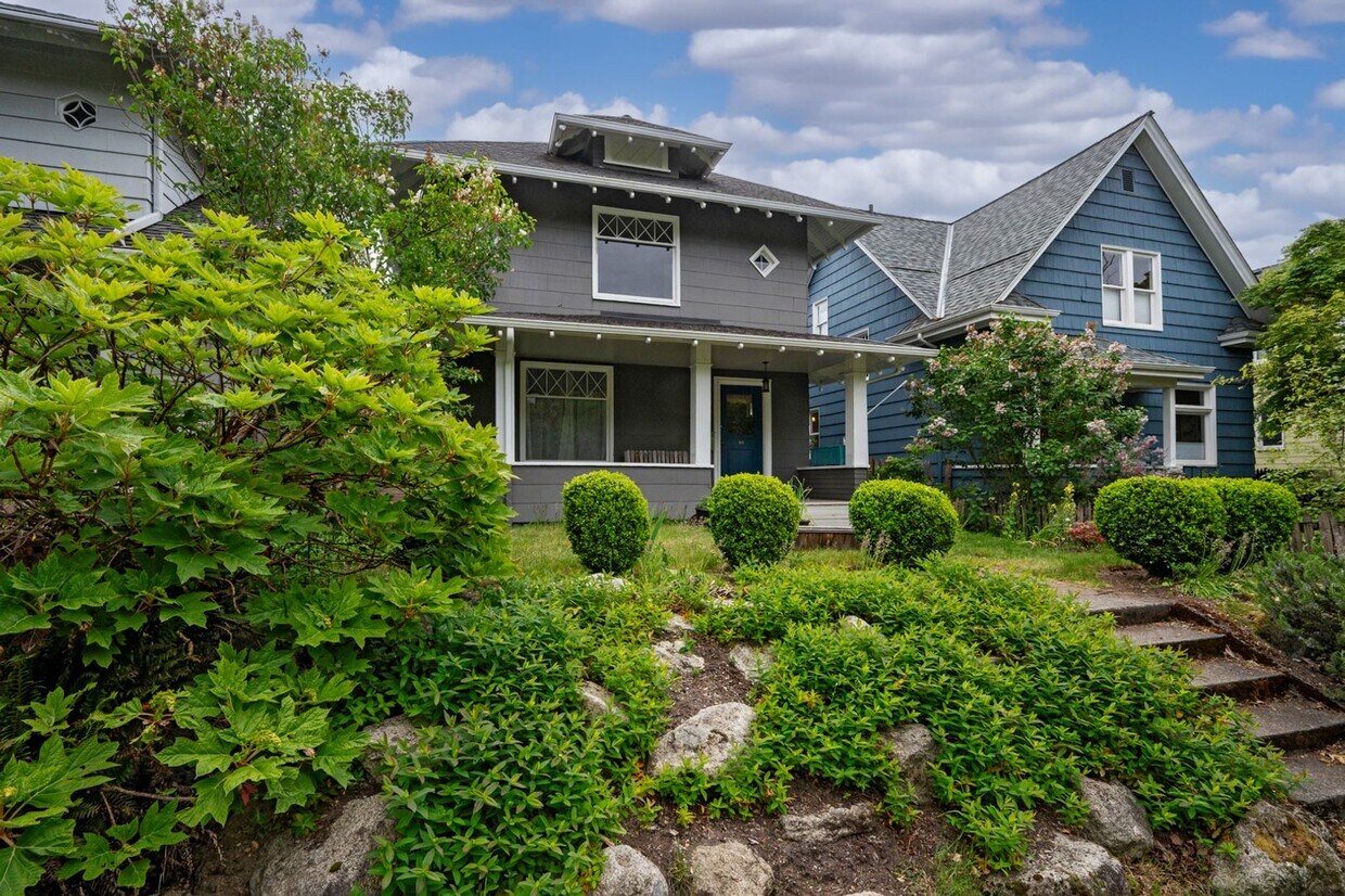Primary Photo - Charming & Spacious 4-Square 3 BR/1.75 BA ...