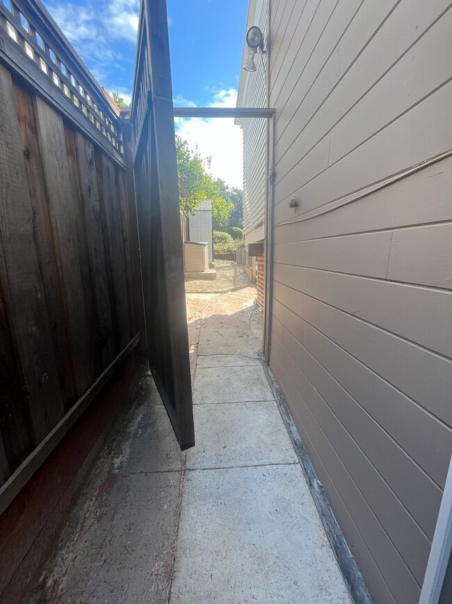 Building Photo - 3664 Madrone Ave