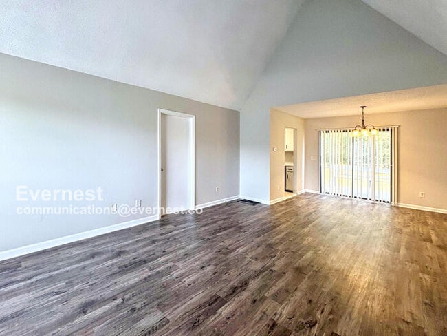 Foto del edificio - 8029 Marsh Mountain Rd