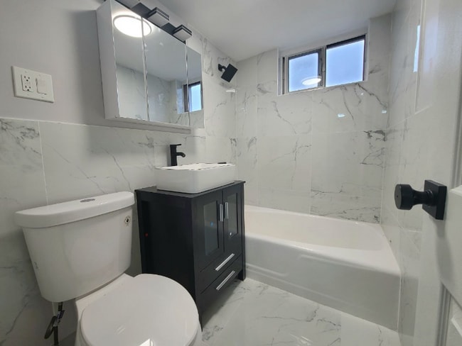 Building Photo - 750 N Broad St