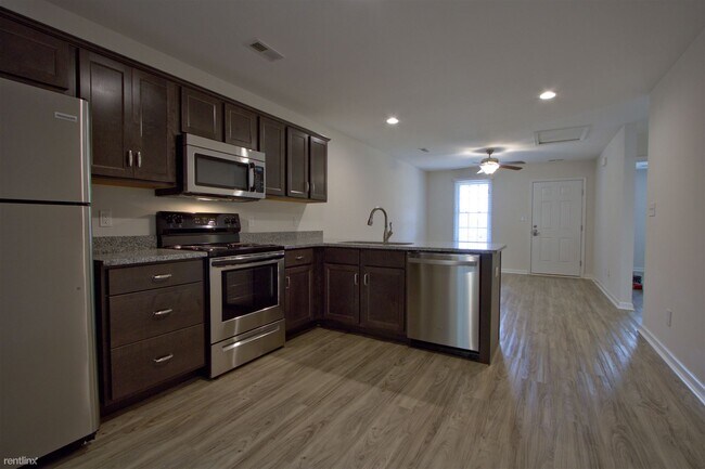 Foto del edificio - 2428 Old Forest Rd