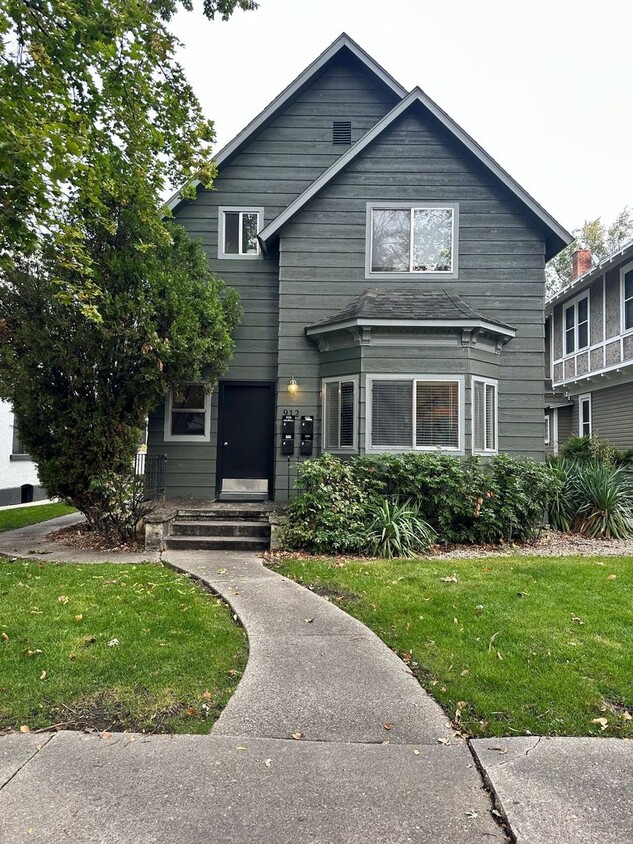 Primary Photo - 1 Bedroom 1 Bathroom North End Apartment