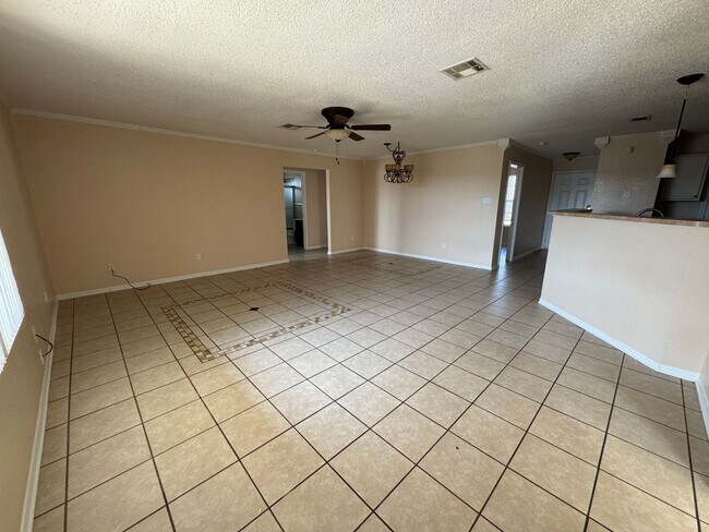 Building Photo - 4602 Hank Dr