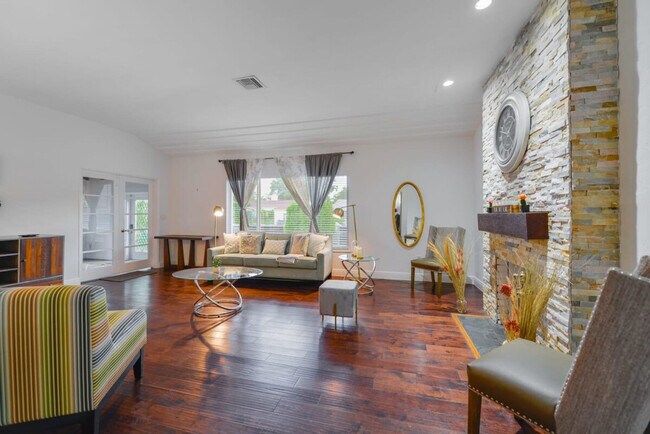 Foto del edificio - 749 NE 82nd St