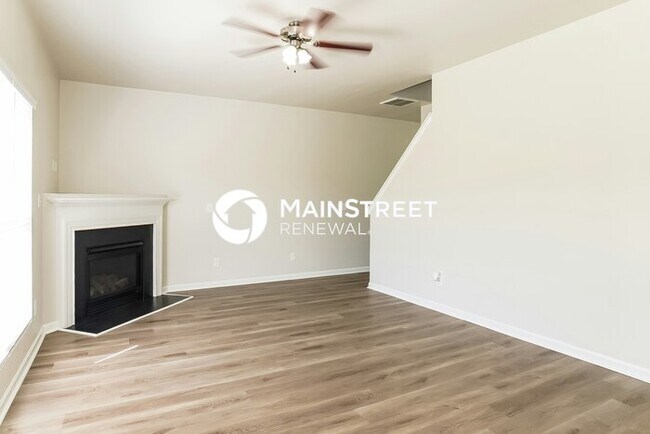 Foto del edificio - 4 Bedroom Pet-Friendly Home in Greensboro, NC with Main Street Renewal