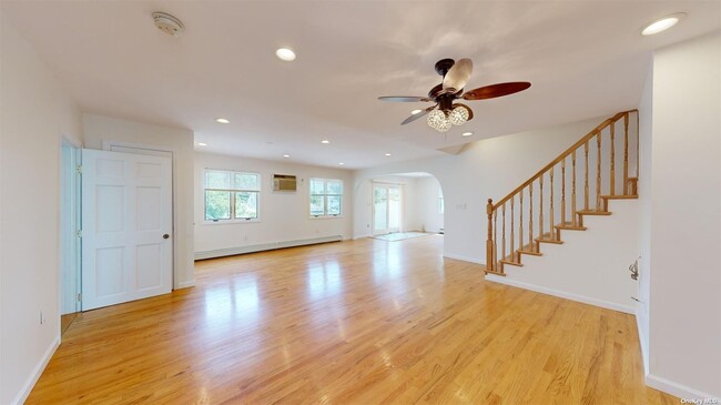 Foto del edificio - 493 Sand Hill Rd