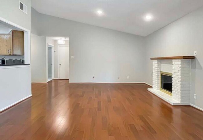 Foto del edificio - Spacious 2/2 Condominium Ready for move-in