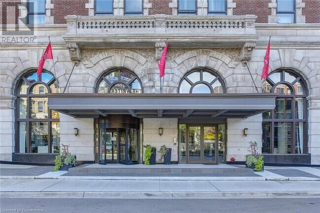Photo du bâtiment - 112 KING STREET EAST St