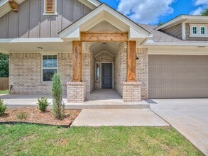 Building Photo - 1007 Magnolia Dr