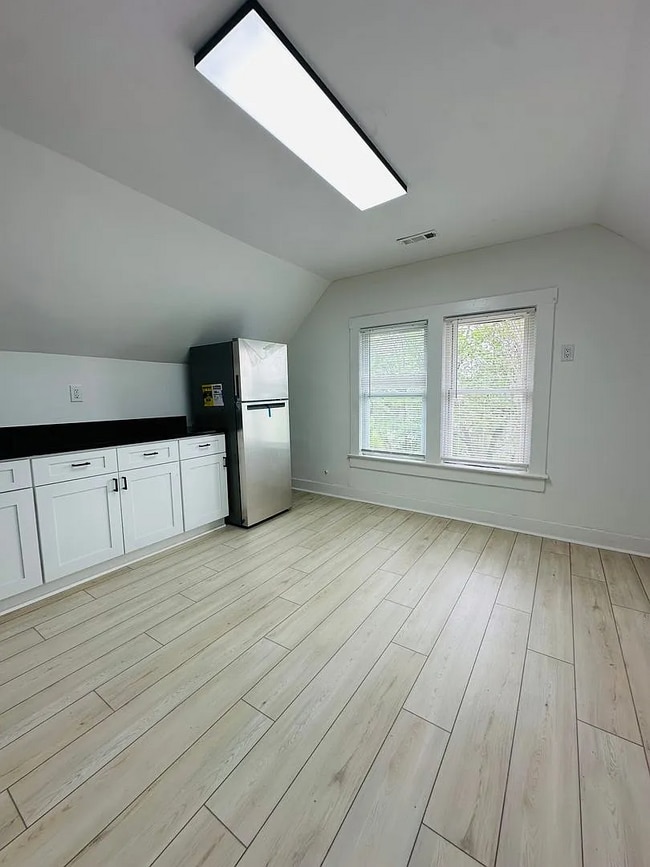 Building Photo - 4014 Cypress Ave