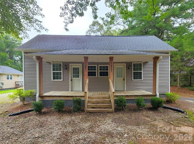 Building Photo - 1421 Oakshade Ave