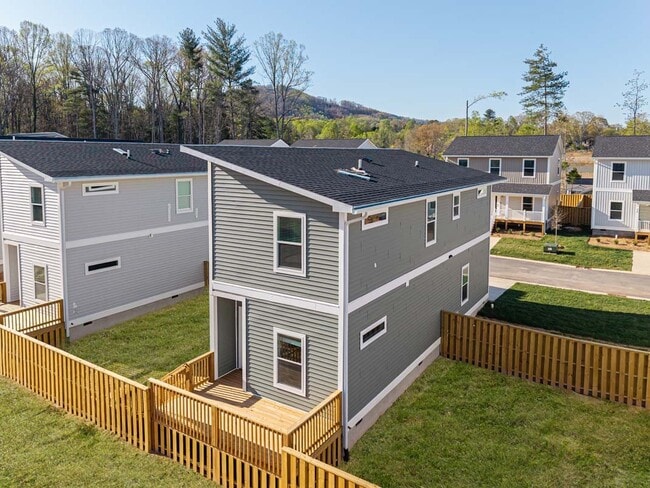 Building Photo - Belle Meadow