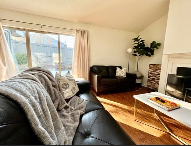 Foto del edificio - 1413 Willow Crossing Dr