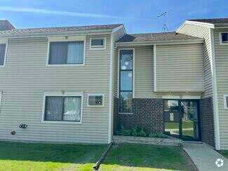 Building Photo - 3200 Bayside Dr