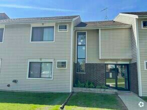 Building Photo - 3200 Bayside Dr