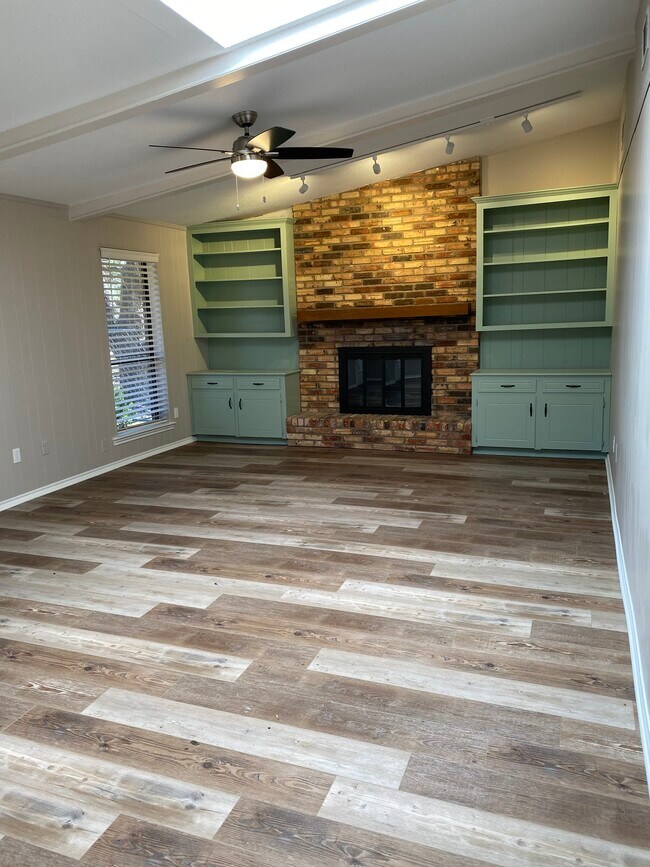 Sala de estar - 605 Scenic Dr