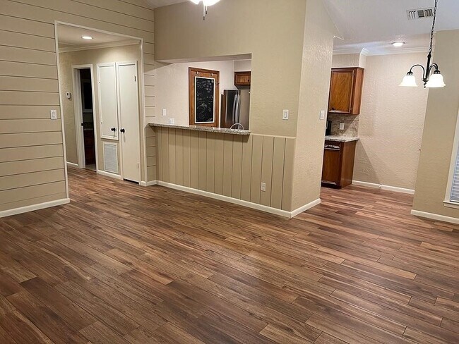 Building Photo - 111 Briar Ridge Dr