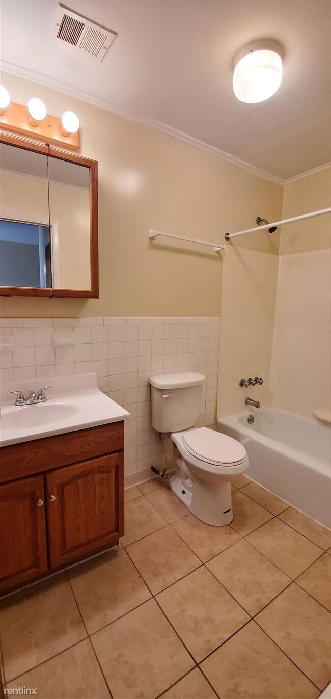 Foto del edificio - 1 br, 1 bath  - 60 Donna Dr