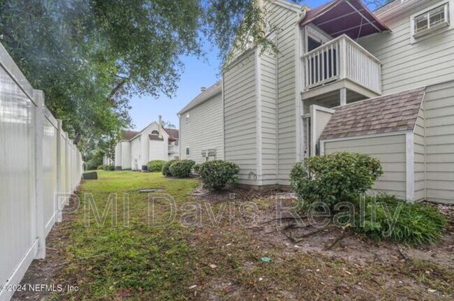 Building Photo - 2300 Twelve Oaks Dr