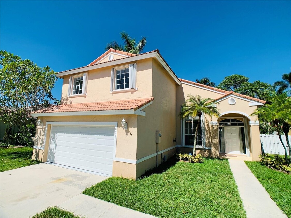 Foto principal - 18801 NW 12th St