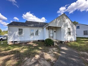 Building Photo - 705 S Beaumont Ave
