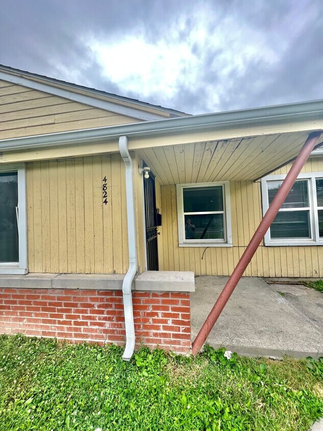 Primary Photo - NEW LISTING! 3 BEDROOM DUPLEX!