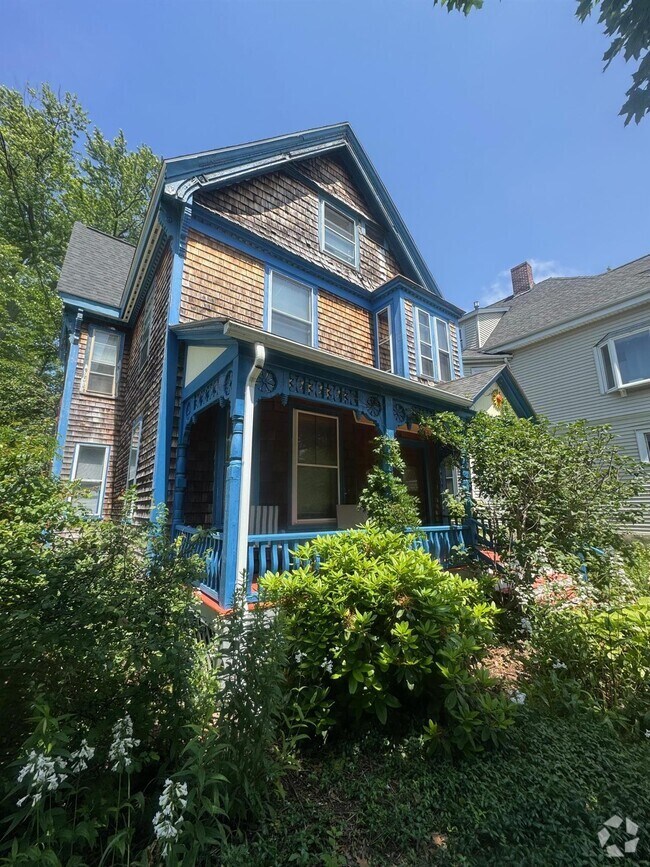 Building Photo - 94 College Ave