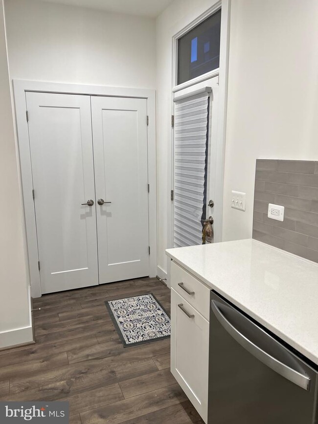 Foto del edificio - 3504 Bellflower Ln