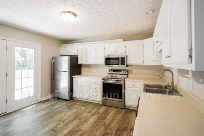 Building Photo - 227 Sleepy Hollow Dr