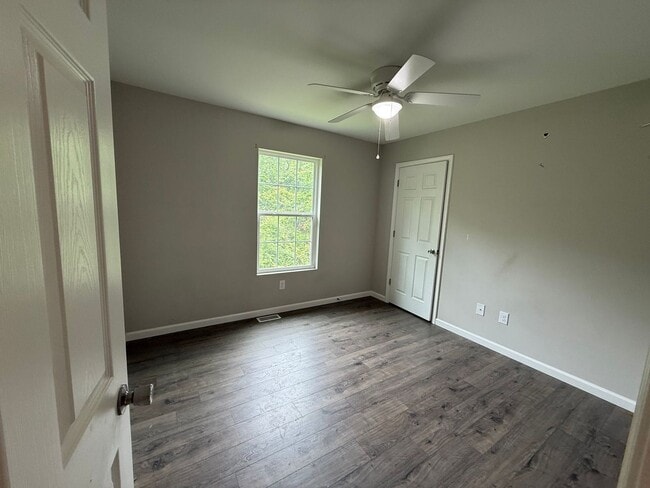 Building Photo - 842 Lakeway Dr